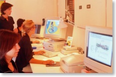 Le ragazze dello studio grafico Davide & Galli al Borgo della Comunicazione 1998